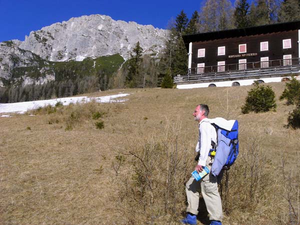 vorbei am Rifugio Monte Ferro, ca. 300 Hm oberhalb von Sappada