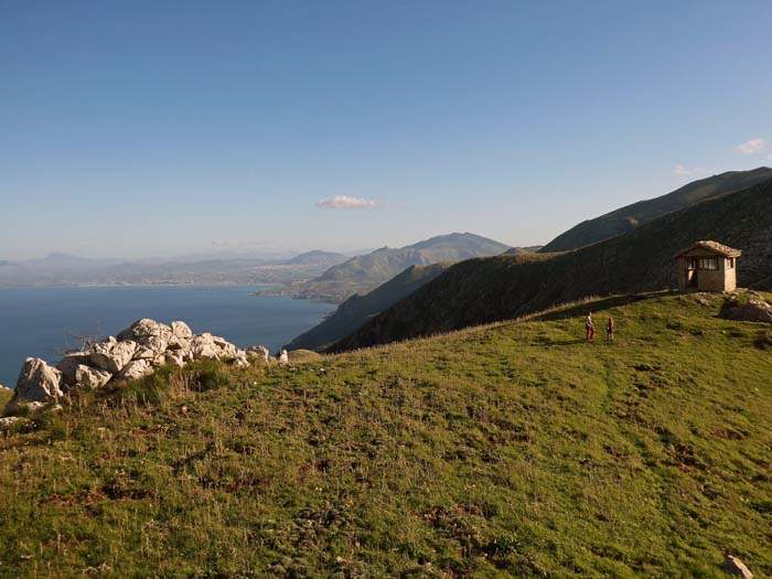 ... auf die gemütliche Wiese überm Passo del Lupo