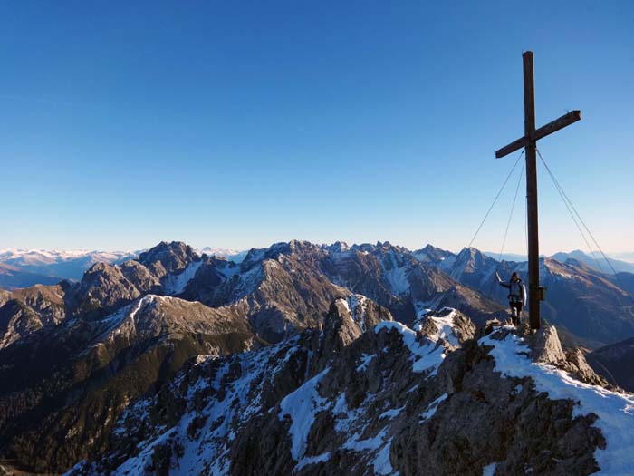 ... und wir stehen am Gipfelkreuz