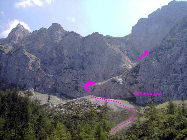 der Hirschluckensteig führt durch eine wilde Felsarena, die man im Höllengebirge nicht vermuten würde