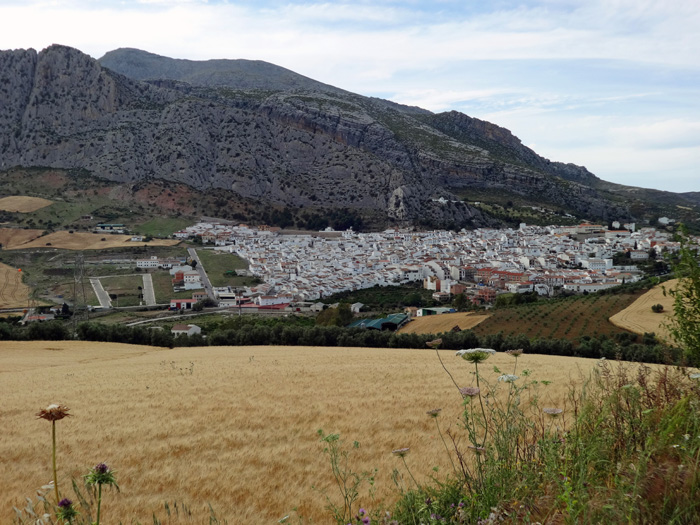 auf dem Weg von El Chorro zum Torcal: Valle de Abdalajis, gleich über dem Ort ein Klettergarten mit 50 Routen