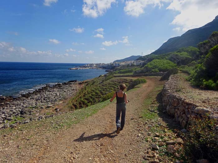 Fährverbindung zurück nach Trapani mehrmals täglich, Tickets im Ort