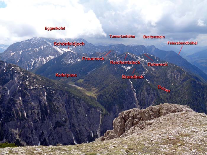 Gipfelblick gegen SW; der unscheinbare Feierabendbühel (Feuer am Bichl) hält anderntags eine gehörige Überraschung bereit (s. Archiv)