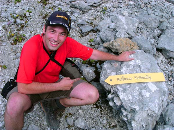 Roman bei der Abzweigung im Kühkarl