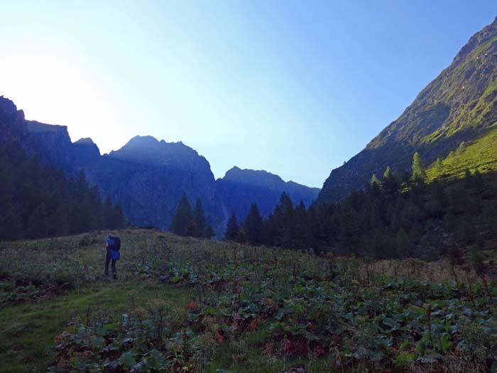 zwischen Opferstock (links) und Vorderer Alpkarspitze verengt sich das Lemperkar beinahe zur Schlucht