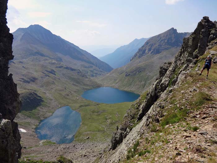 Blick vom 2. Absatz des unteren W-Grats am Waldhorn nach S auf Anger- und Zwerfenbergsee