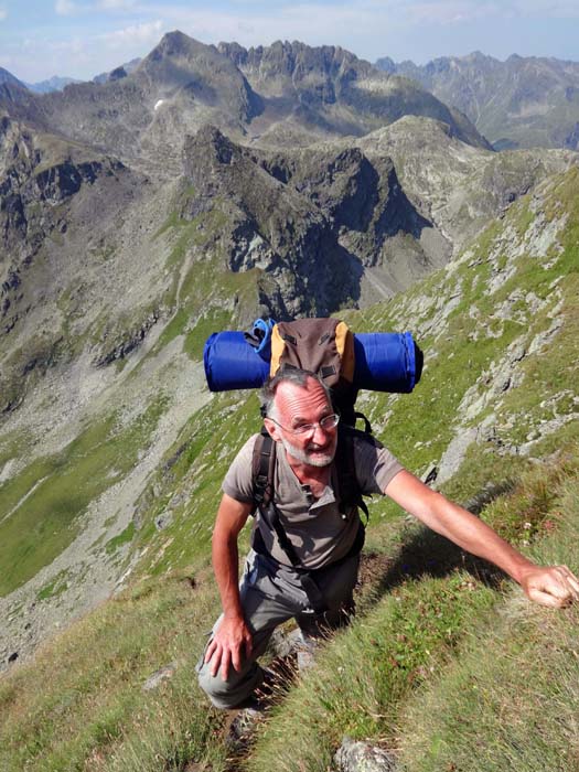 der Pfad über W-Grat und S-Flanke aufs Waldhorn ist besonders bei Nässe in den steilen Graspassagen des oberen Teiles gefährlich