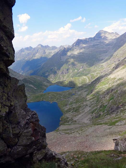 Blick von der Scharte auf die Westseite mit den Sonntagskarseen und dem Kamm von der Hochwildstelle zum Höchstein