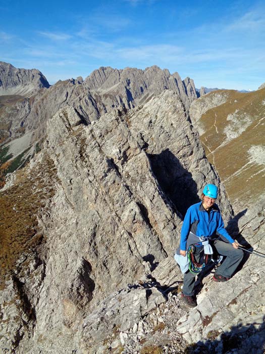 Rückblick zum Westgipfel der Kleinen und aufs Gipfeldach der Großen Gamswiesenspitze, ganz hinten das Spitzkofelmassiv