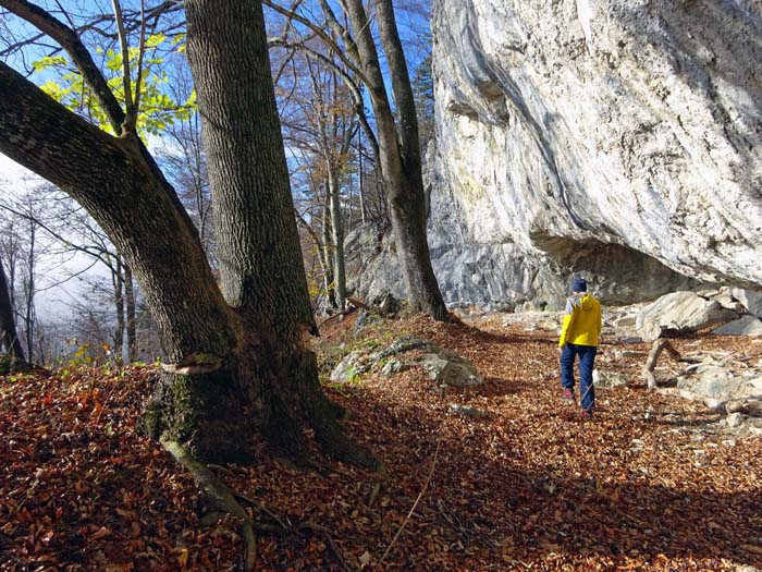 ... irgendwie findet man dennoch durch die Felsen), ...