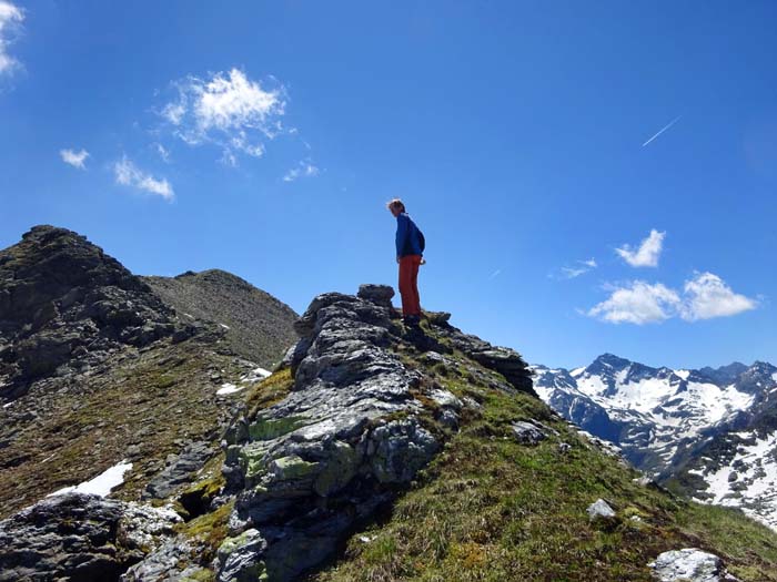 ... erreichen wir den Sattel zwischen Graulahnerkogel und Glanzgschirr und steigen weiter am NW-Grat zum Gipfel