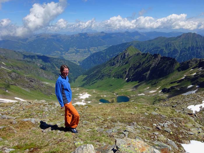 Blick vom Glanzgschirr gegen Norden auf Karsee, Salzachtal und Östl. Kitzbüheler Alpen; hier herauf verläuft eine beliebte Schitour