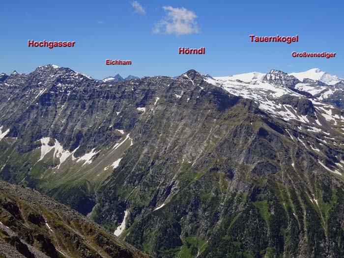 im Südwesten reicht die Aussicht über die Bratschenwände des Felber-Mitterkamms bis zur Venedigergruppe