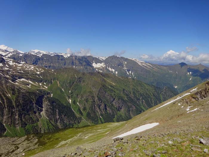 den Abschluss bildet im Westen der Hollersbachkamm über den Hohen Herd bis zu Stubenkogel und Pihapper ganz rechts (alle im Archiv zu finden)