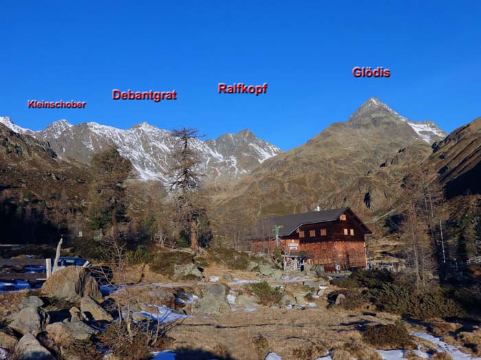 die Lienzer Hütte an einem Knotenpunkt der Wanderwege in der südlichen Schobergruppe