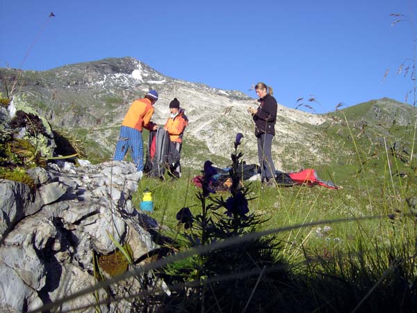 nach dem Frühstückstee hat die Sonne alle Eisreste auf den Schlafmatten aufgetrocknet