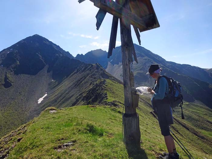 wir sind gespannt auf den Grat, der zwar weglos und unmarkiert, aber dessen ungeachtet der schönste Anstieg auf den Gölbner sein soll wir sind gespannt auf den Grat, der zwar weglos und unmarkiert, aber dessen ungeachtet der schönste Anstieg auf den Gölbner sein soll