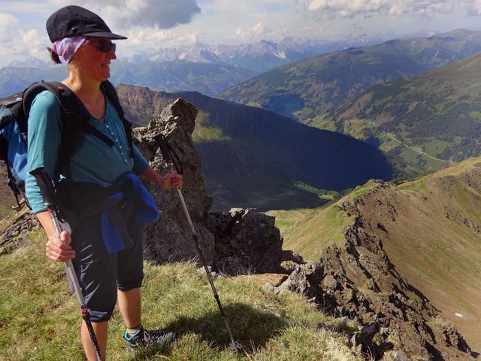 Tiefblick vom Grat ins Winkeltal Tiefblick vom Grat ins Winkeltal