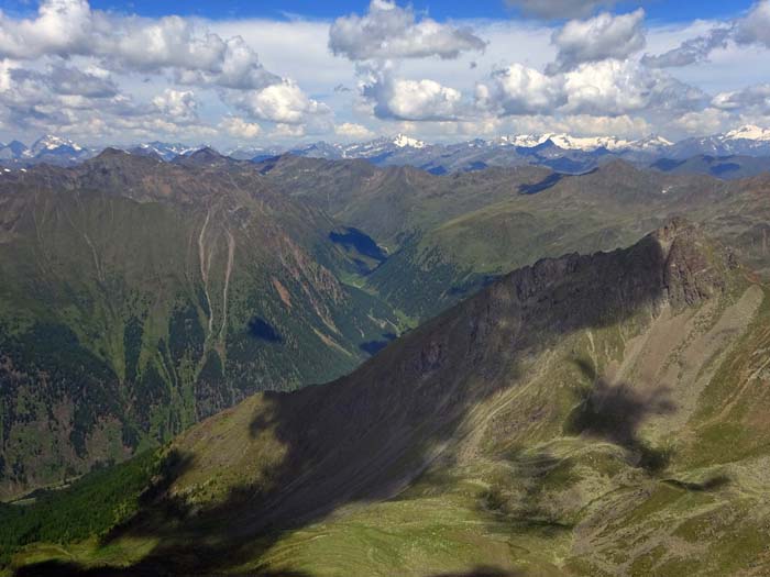 im Nordwesten Rappler, Winkeltal und die Kette der 3000er vom Hochgall bis zum Großvenediger im Nordwesten Rappler, Winkeltal und die Kette der 3000er vom Hochgall bis zum Großvenediger