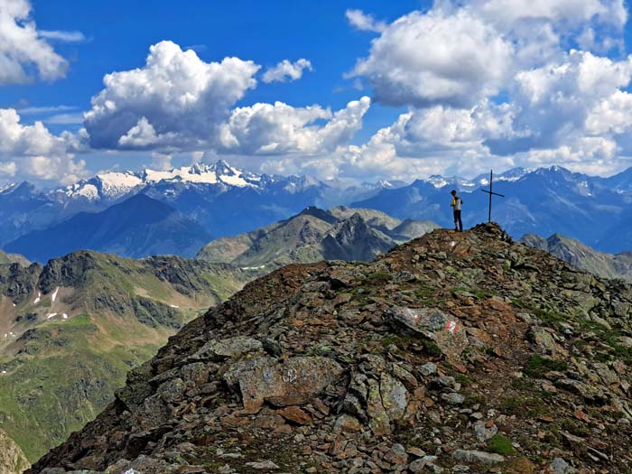 Erich späht vom Kristeiner Kreuz zum Glockner Erich späht vom Kristeiner Kreuz zum Glockner