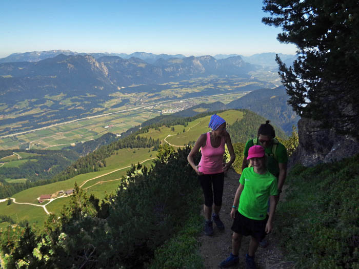 knapp unter der Grathöhe, Blick gegen Norden aufs Inntal