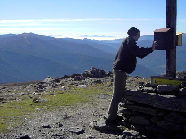 Blick vom Gipfel nach S auf Kreischberg (links) und Karawanken