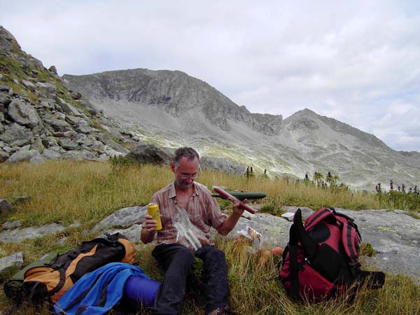 Jausenzeit im Oberen Seekar, im Hintergrund Kesselwand und Kesselspitze