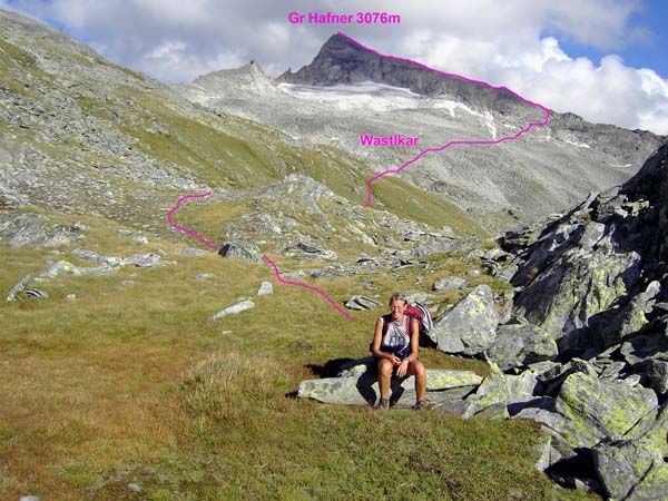 Ulli am Verbindungsweg Kattowitzer Hütte - Sticklerhütte, darüber die Hafnerschneid