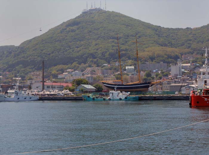 der Hakodateyama von N, vom Hafen der gleichnamigen Stadt