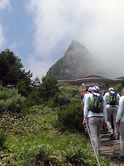 die Samgakbong Hütte unter der gleichnamigen Spitze