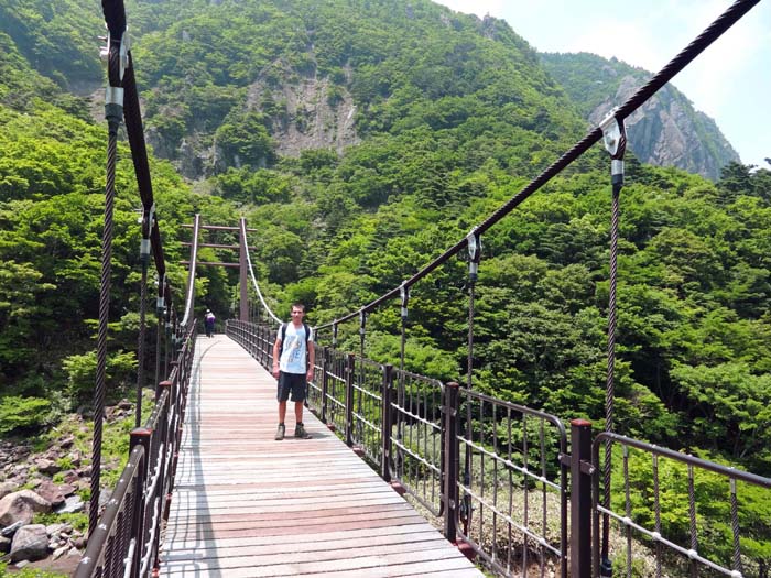 die Hängebrücke übers Hochtal