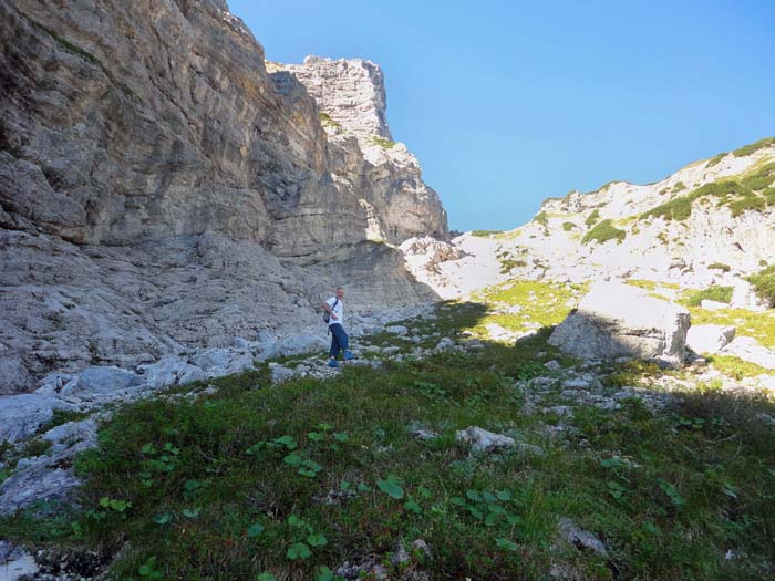 ... am Fuß der breiten Rinne hinauf zum Fäustling Nordsattel