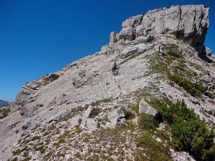 ... leiten hinauf zum Gipfelgrat