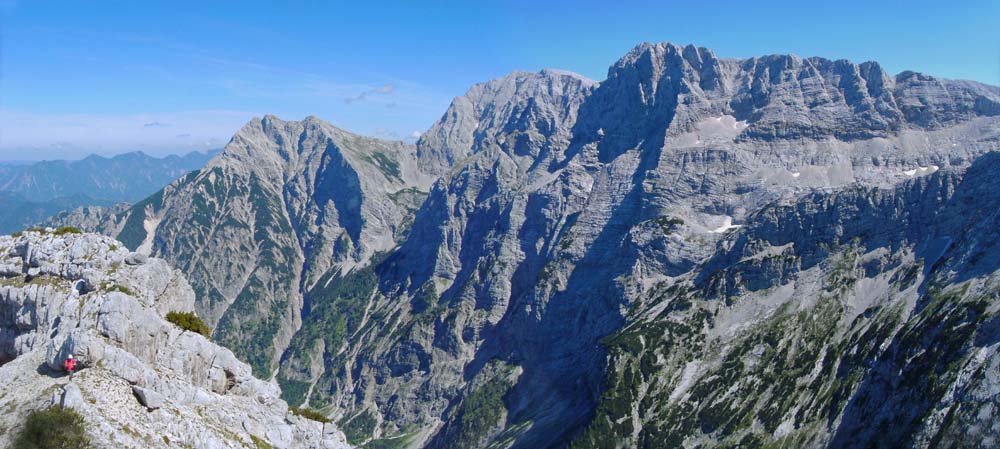 Gipfelblick vom Hinteren Hetzaukogel gegen O und SO, vom Zwillingkogel bis zur Pfaffenschneid des Schermberg; wenn Drago direkt von seinem Standpunkt Richtung Jakobinermütze absteigt, wird er selbst als Tourismusexperte sicher nicht glücklich werden