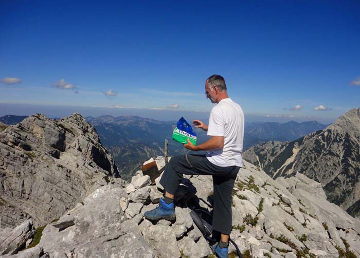 Rückblick von der Jakobinermütze zum Hinteren Hetzaukogel; am Horizont Kremsmauer und Sengsengebirge