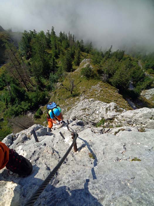 die Einstiegswand noch immer im Nebeldunst