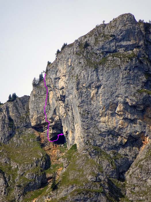 ... leiten die Seile über ein scharfes, nur scheinbar abdrängendes Eck in die Rosslochhöhle hinein