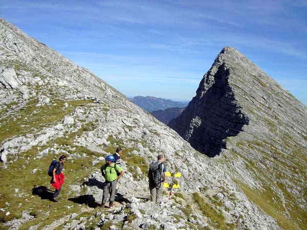 imposant schiebt sich auf der Peternscharte die Planspitze ins Bild