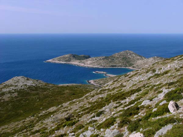 vom selben Standpunkt die SW-Spitze mit der winzigen Toteninsel, einem der Schauplätze unseres Sea Kayaking Abenteuers