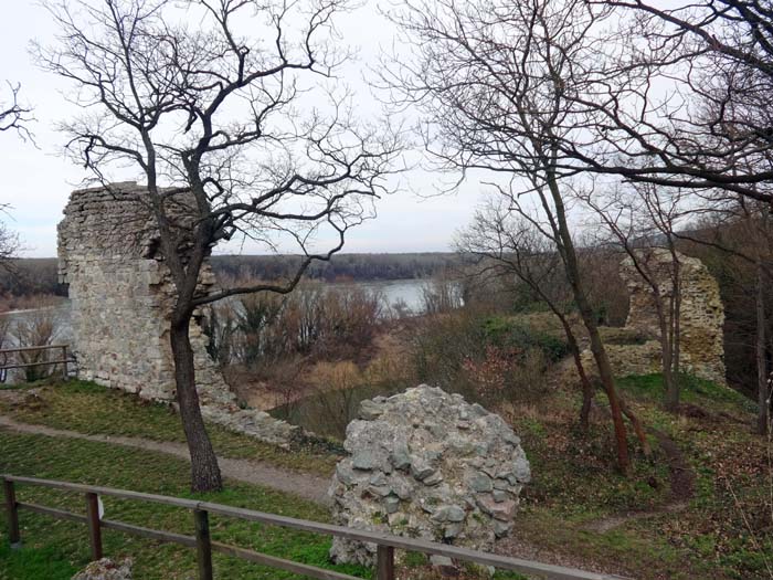 nur mehr wenige Mauerreste zeugen von der einst stolzen Burg Röthelstein