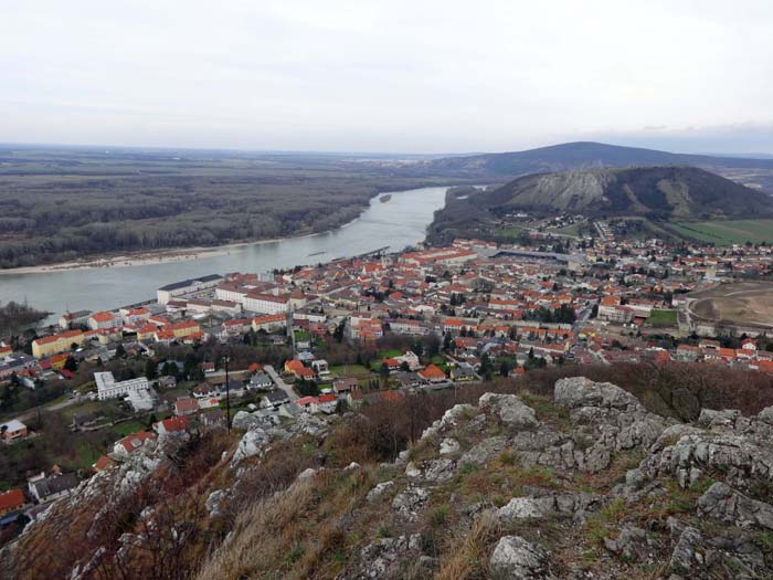 der Ausstieg aufs Gipfeldach; hat es gefallen, dann kann man schräg links gleich nochmal runter zum zweiten Sporn - wenn man sie sucht, findet man eine knackige Einstiegskletterstelle