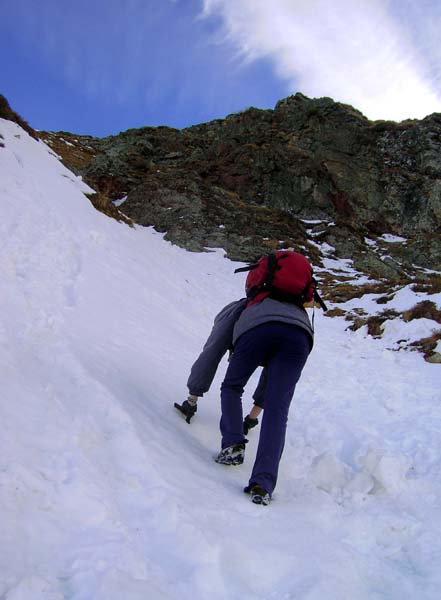 Zechnerkarspitze NW-Rinne, vorhandene Trittspuren ermöglichen einen schnellen Direktaufstieg ohne Steigeisen