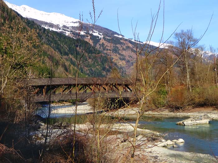 an der Tagger- Lutz-Brücke beginnt ...