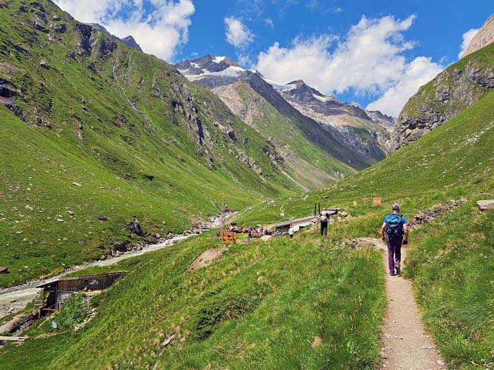 wenige Minuten später ist die Clarahütte erreicht wenige Minuten später ist die Clarahütte erreicht