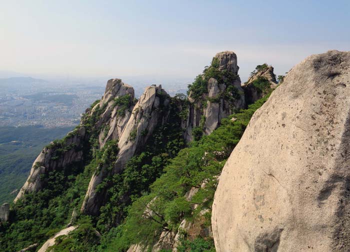 zum Greifen nahe bereits die höchsten Zacken des Dobongsan