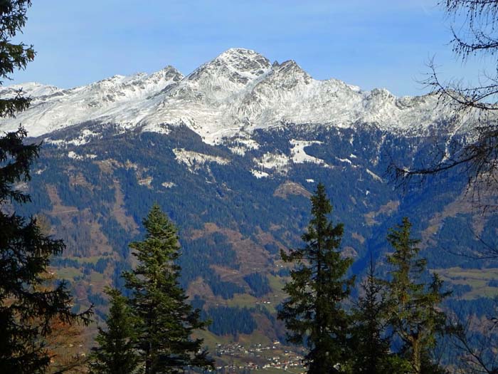 eine kleine Kopfdrehung weiter die Kreuzeckgruppe der Hohen Tauern mit dem Scharnik (s. Archiv)