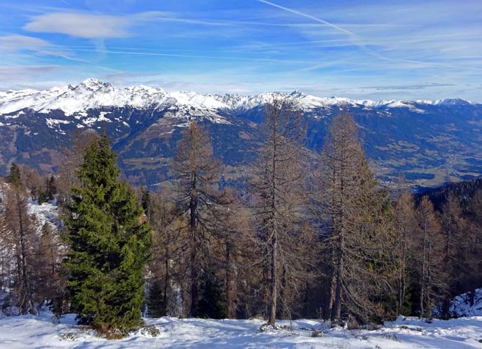 auf der Nordeite schließlich die Kreuzeckgruppe überm Drautal ...