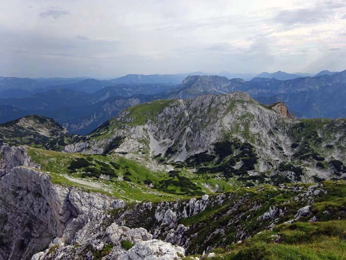 Rückblick auf den Kaiserwart, dahinter Hochblaser und Kalte Mauer