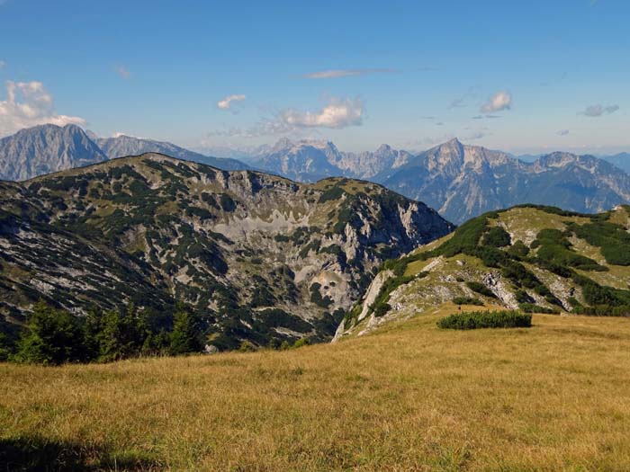 im Westen über der Kalten Fölz die Gesäuseberge