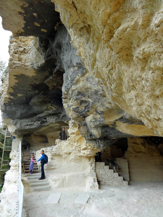 600 Jahre später wurden die Nischen erweitert und in ein Felsenkloster umgewidmet; erst die Osmanen setzten dem ruhigen Leben der Mönche ein Ende